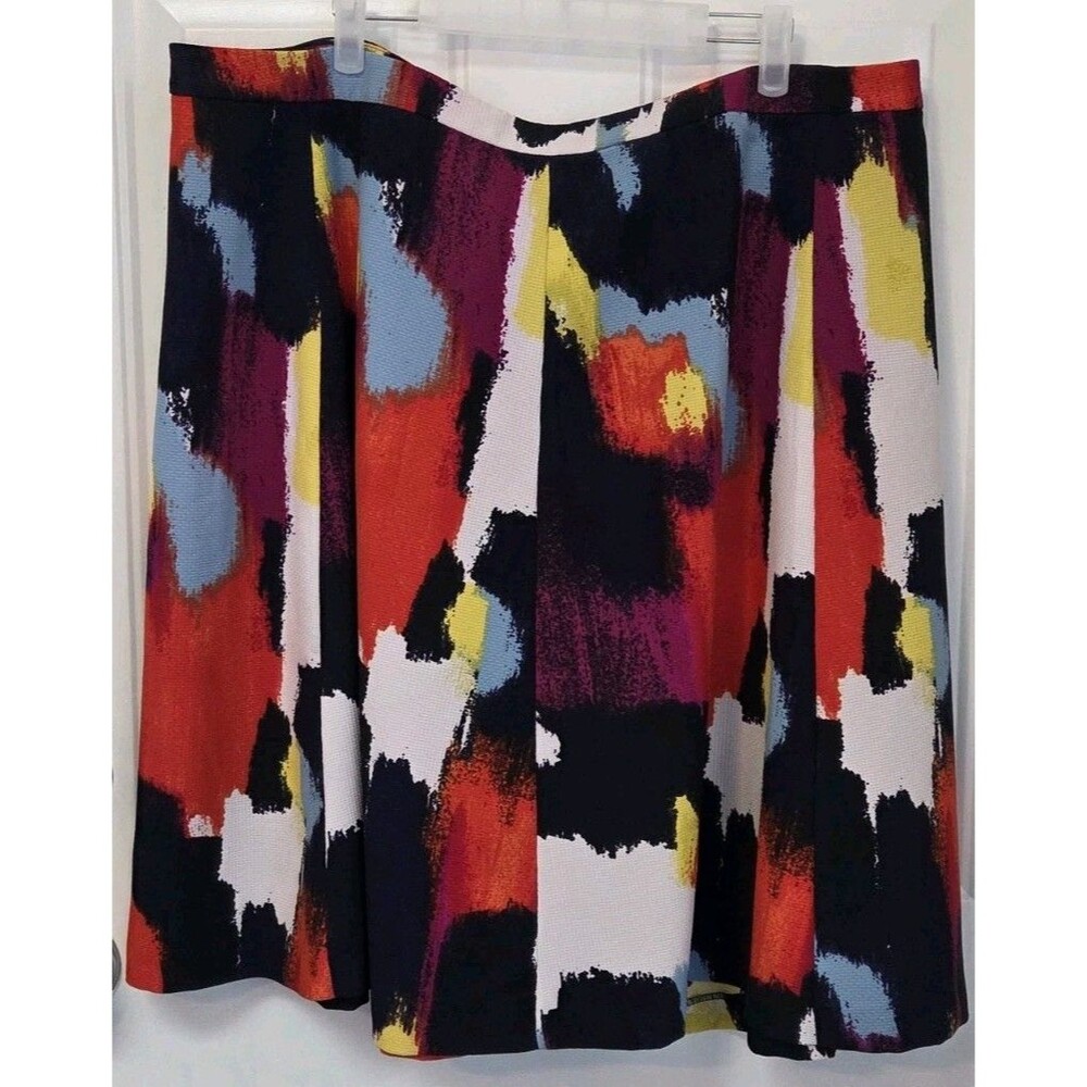 Ava & Viv flare skirt features a vibrant abstract multicolor print - Size 20W